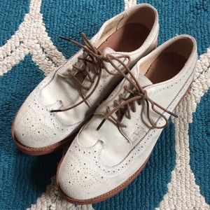 Vintage leather wingtip oxfords Men 8 Women 10.